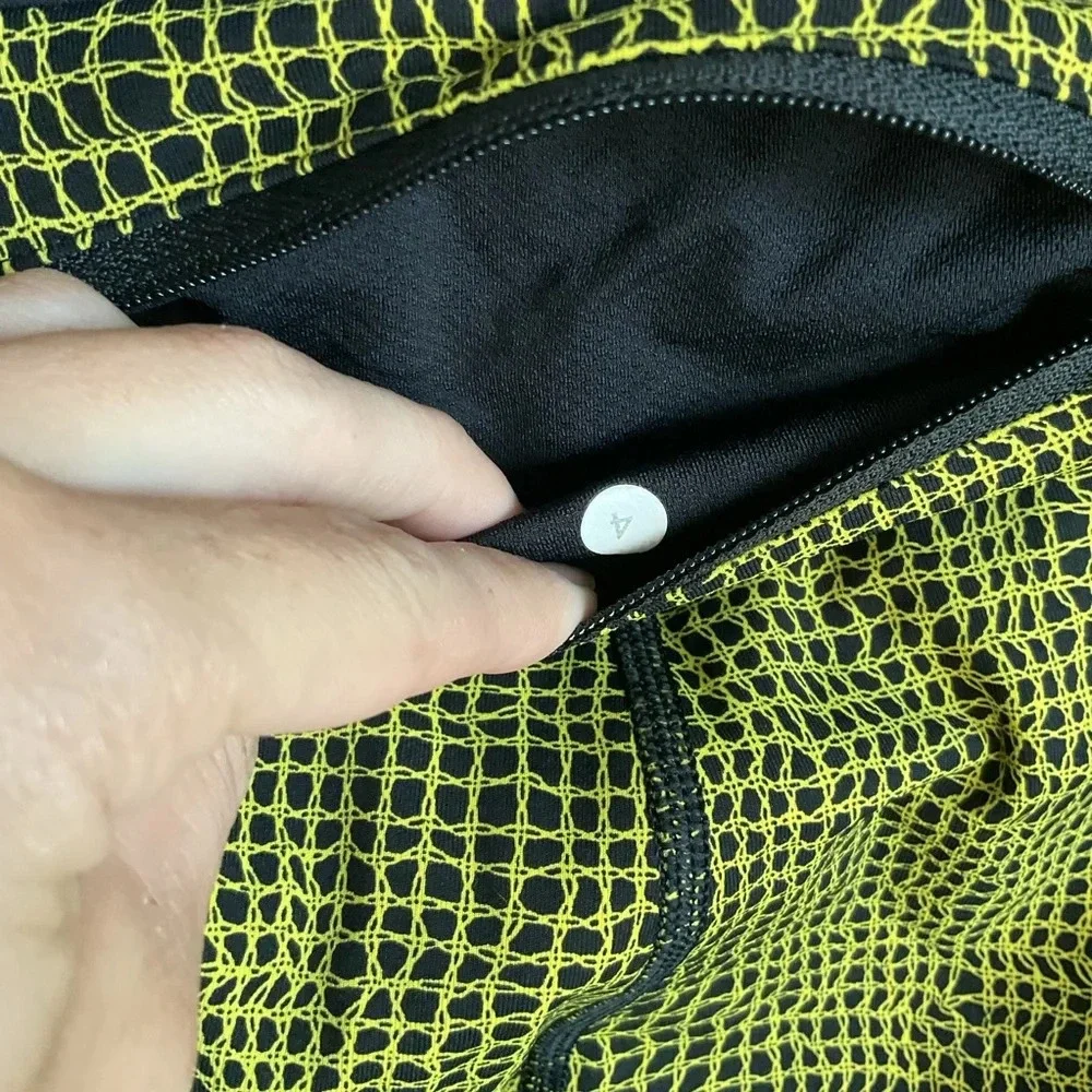 Lululemon Womens 4 Black Yellow‎ Cropped Leggings Athletic Yoga Running Gym - Picture 6 of 6
